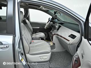 2011 TOYOTA SIENNA 3.5 AWD A/T - 10