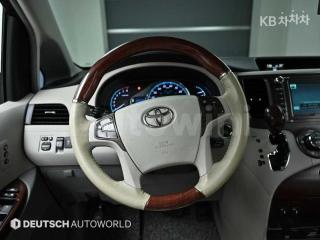 2011 TOYOTA SIENNA 3.5 AWD A/T - 13