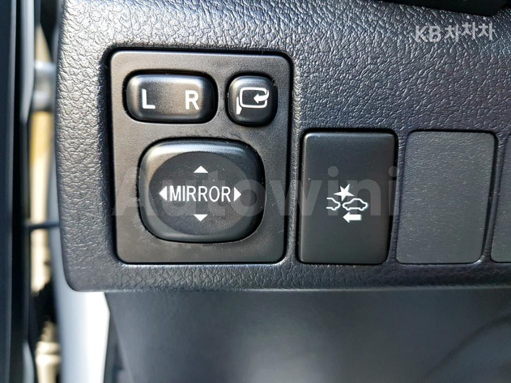 2017 TOYOTA COROLLA 1.8 LE - 25