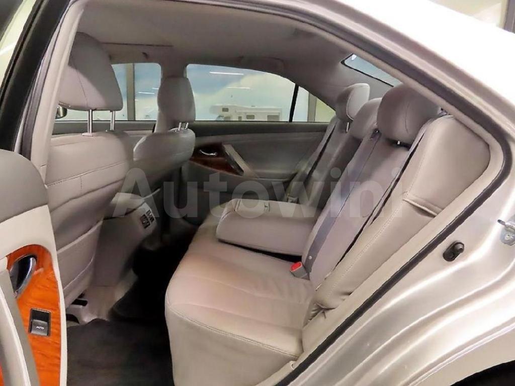 2011 TOYOTA CAMRY XLE - 10