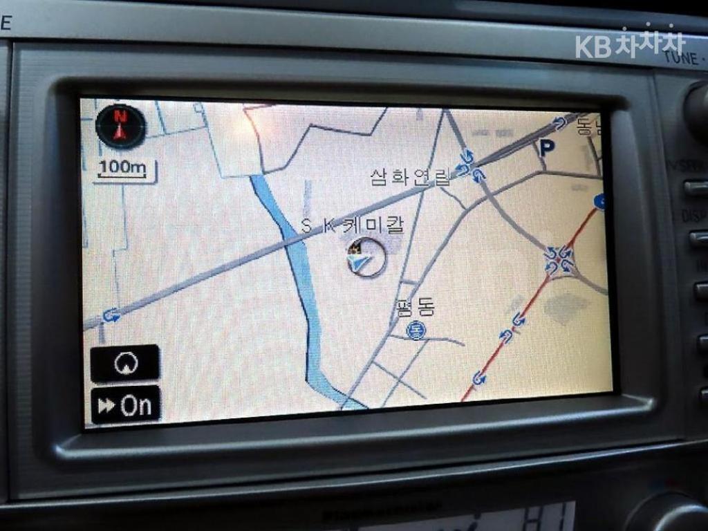 2011 TOYOTA CAMRY XLE - 11