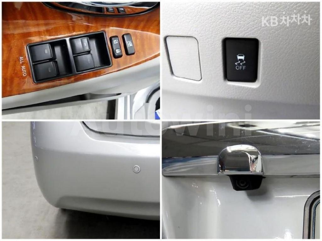 2011 TOYOTA CAMRY XLE - 13