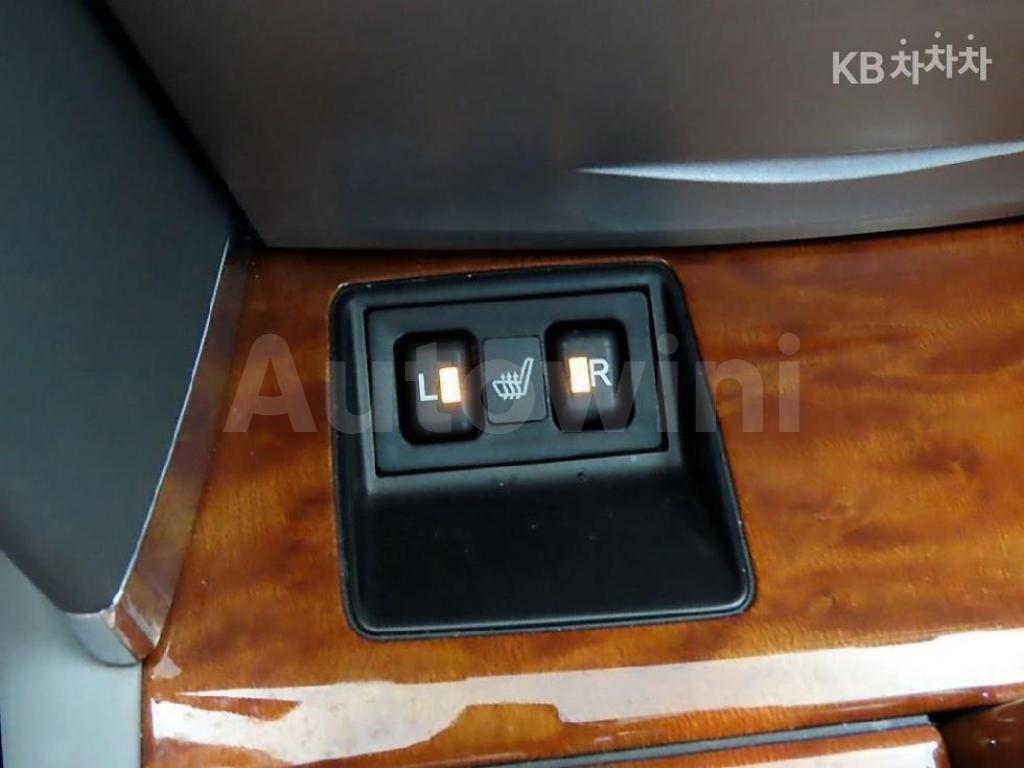2011 TOYOTA CAMRY XLE - 15