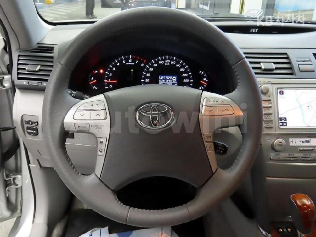 2011 TOYOTA CAMRY XLE - 16
