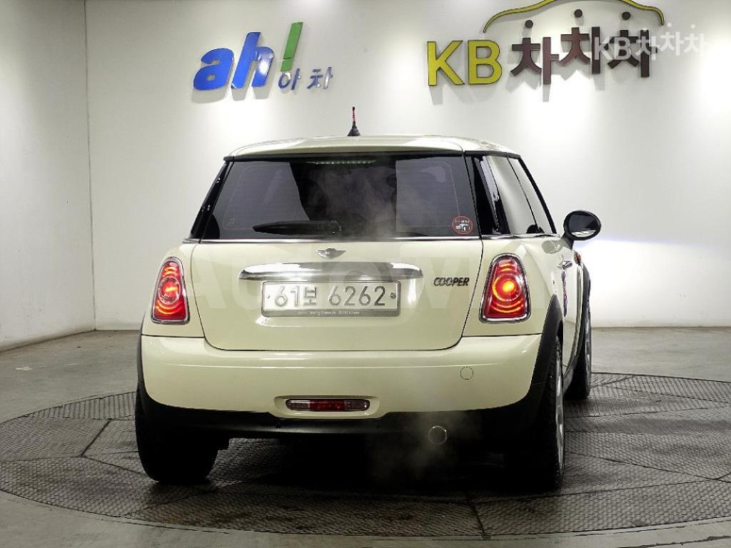 WMWSU310XBT021076 2011 MINI COOPER 1.6 SE-2
