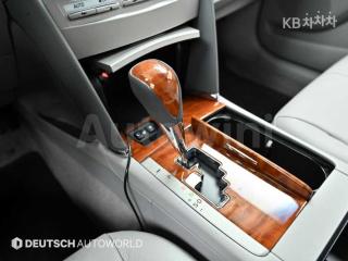 2011 TOYOTA CAMRY XLE - 9