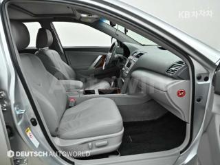 2011 TOYOTA CAMRY XLE - 10