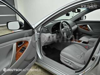 2011 TOYOTA CAMRY XLE - 11