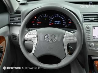 2011 TOYOTA CAMRY XLE - 13