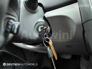 2011 TOYOTA CAMRY XLE - 16