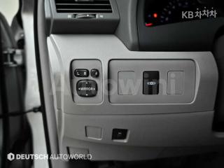 2011 TOYOTA CAMRY XLE - 17