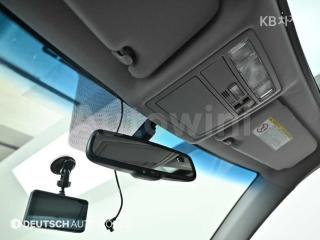 2011 TOYOTA CAMRY XLE - 19