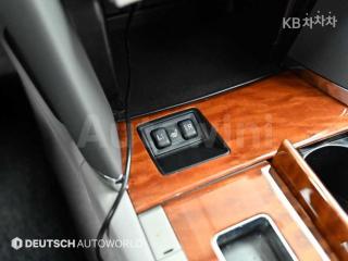 2011 TOYOTA CAMRY XLE - 20