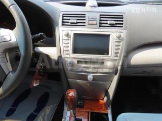 2010 TOYOTA CAMRY XLE - 8