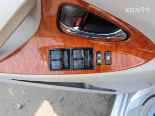 2010 TOYOTA CAMRY XLE - 10