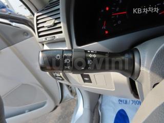 2010 TOYOTA CAMRY XLE - 12