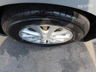 2010 TOYOTA CAMRY XLE - 18