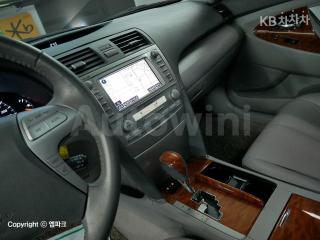 2011 TOYOTA CAMRY XLE - 9