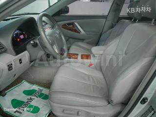2011 TOYOTA CAMRY XLE - 10