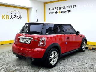 WMWSU3104BT200570 2011 MINI COOPER 1.6 SE-2