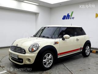 WMWSU3107BT200420 2011 MINI COOPER 1.6 SE-0