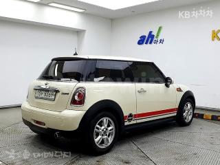 WMWSU3107BT200420 2011 MINI COOPER 1.6 SE-2
