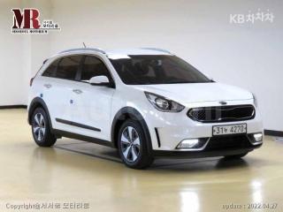 KNACA81CGHA040696 2017 KIA NIRO 1.6 LUXURY-1