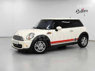 WMWSU3101CT205548 2012 MINI COOPER 1.6 SE-0