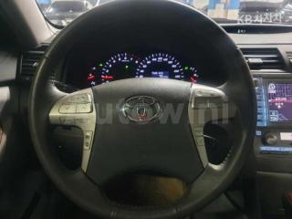 2011 TOYOTA CAMRY XLE - 11