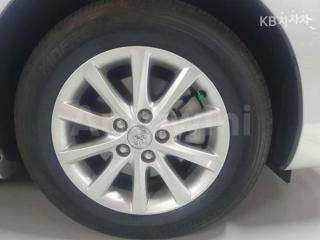 2011 TOYOTA CAMRY XLE - 15