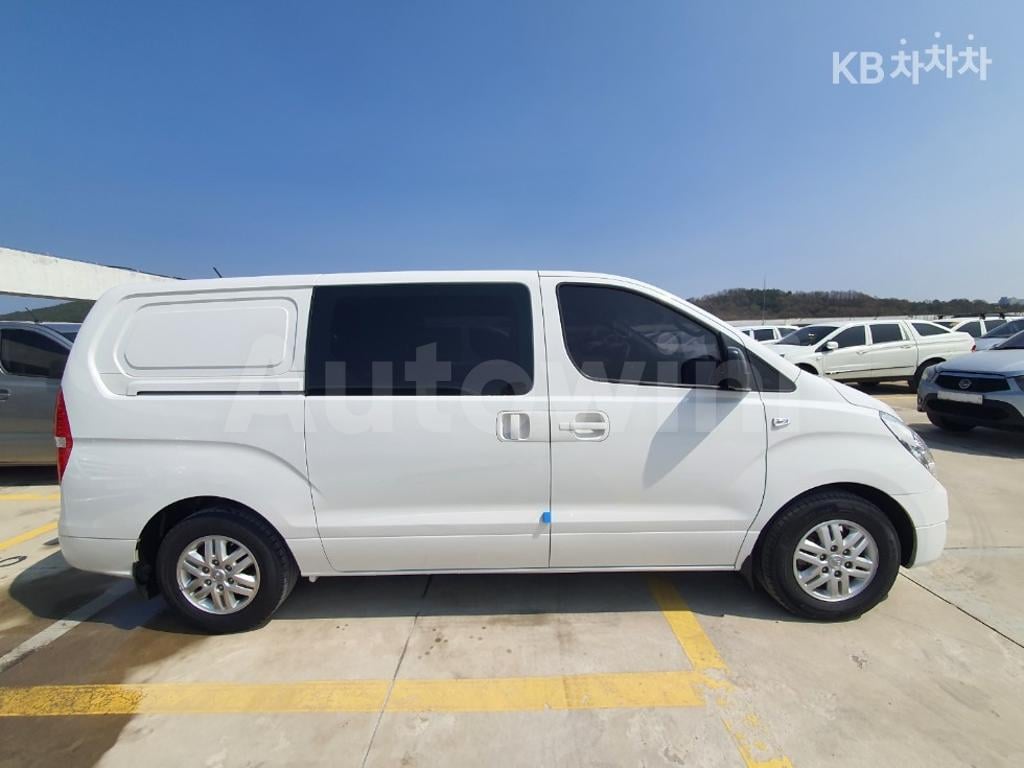 KMFWBX7KBJU949592 2018 HYUNDAI GRAND STAREX H-1 5 SEATS VAN SMART-2