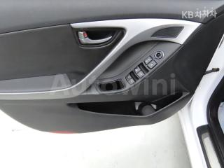 2016 HYUNDAI  AVANTE ELANTRA 1.6 GDI STYLE BASIC - 12