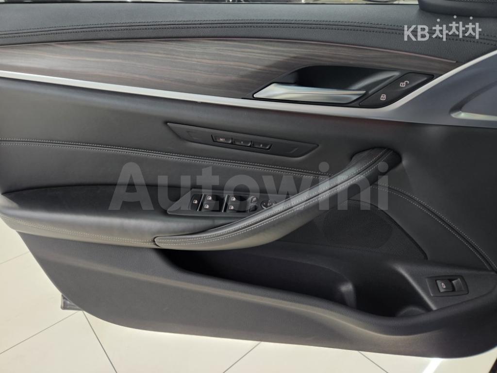 2017 BMW  5SERIES G30  530I XDRIVE M SPORT - 13