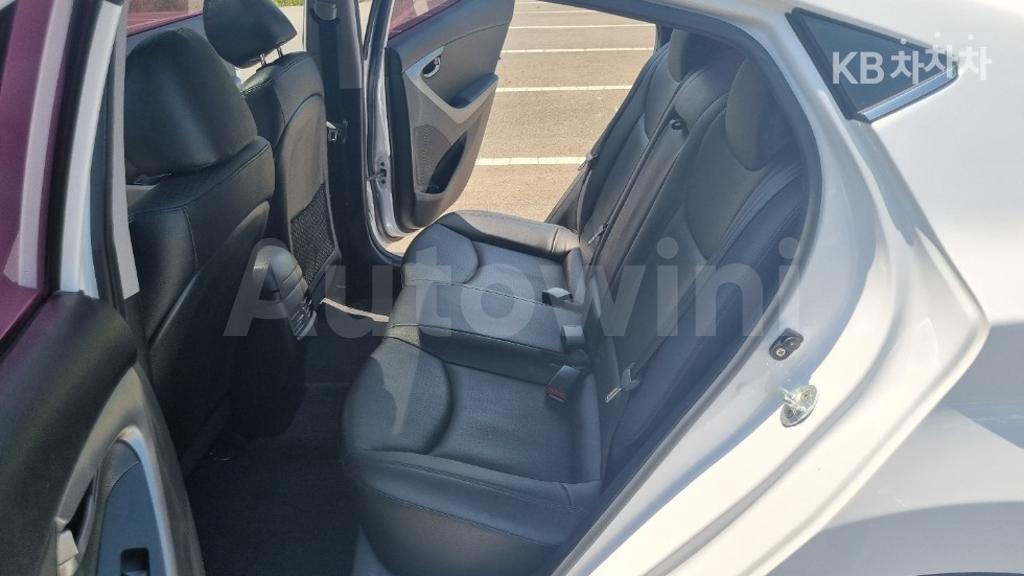 2016 HYUNDAI  AVANTE ELANTRA 1.6 GDI SMART BASIC - 8