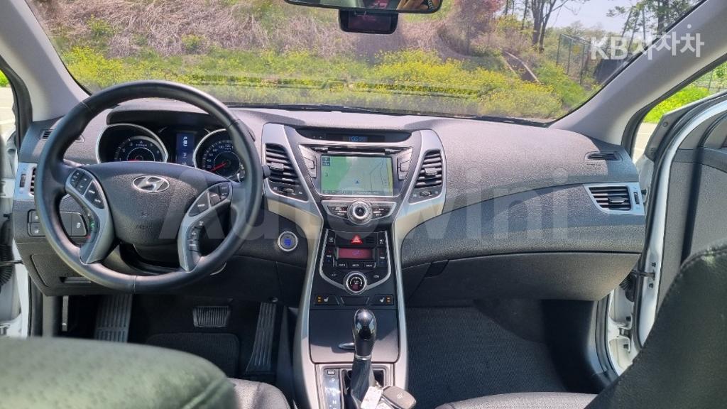 2016 HYUNDAI  AVANTE ELANTRA 1.6 GDI SMART BASIC - 11