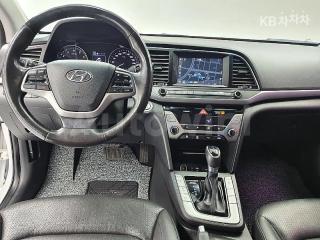 2016 HYUNDAI  AVANTE ELANTRA 1.6 GDI MORDERN SPECIAL - 18