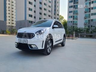 KNACA81CGHA076670 2017 KIA NIRO 1.6 LUXURY-1