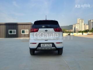 KNACA81CGHA076670 2017 KIA NIRO 1.6 LUXURY-3