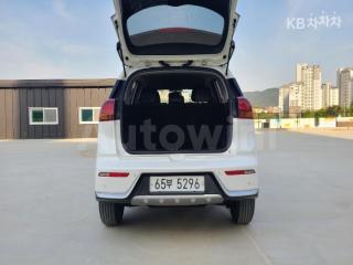 KNACA81CGHA076670 2017 KIA NIRO 1.6 LUXURY-4