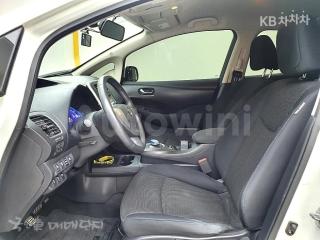 2016 NISSAN LEAF S - 9