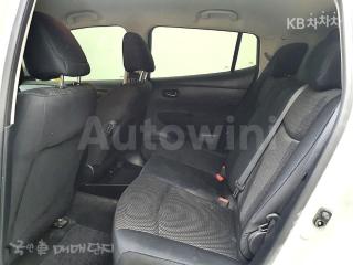 2016 NISSAN LEAF S - 10