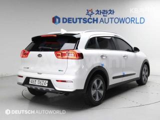KNACB81CGHA002836 2017 KIA NIRO 1.6 PRESTIGE-1