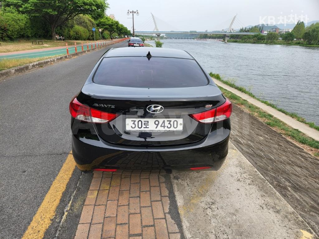 KMHDG41DBEU902119 2014 HYUNDAI AVANTE MD ELANTRA M16 GDI 에비뉴-4