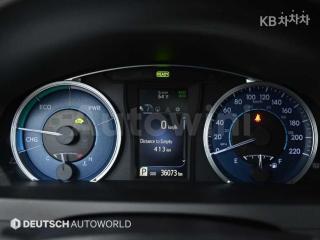 2016 TOYOTA CAMRY HYBRID - 8