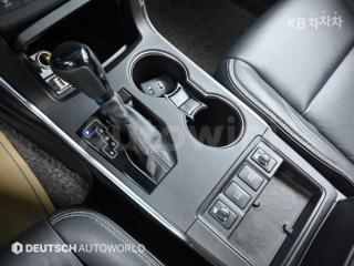 2016 TOYOTA CAMRY HYBRID - 9