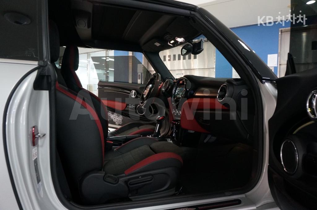 WMWWH910XK3F86665 2019 MINI  CONVERTIBLE 2.0 JCW-5