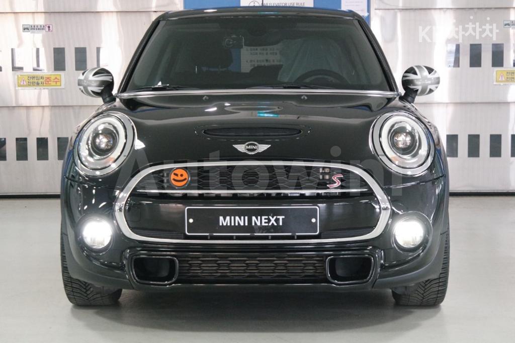 WMWXT7109J2C17002 2018 MINI COOPER 5DOORS SD 2.0-0
