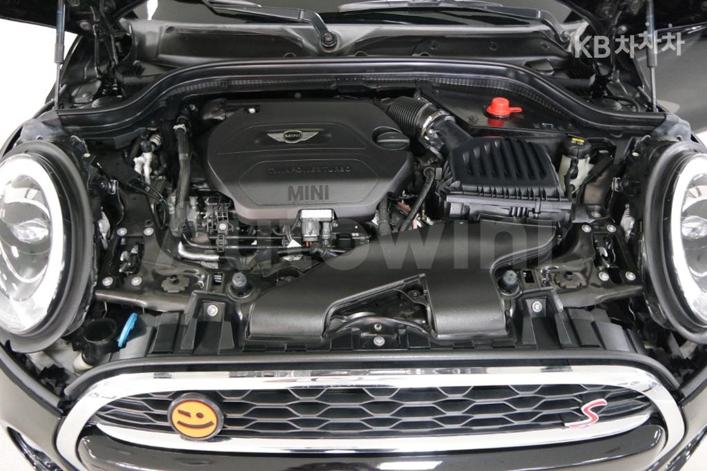WMWXT7109J2C17002 2018 MINI COOPER 5DOORS SD 2.0-5