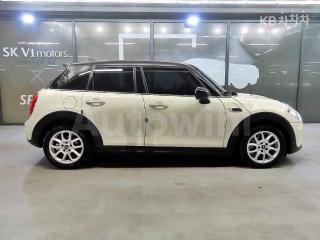 WMWXU1102J2H33471 2018 MINI COOPER 5DOORS 1.5 HIGH트림-2