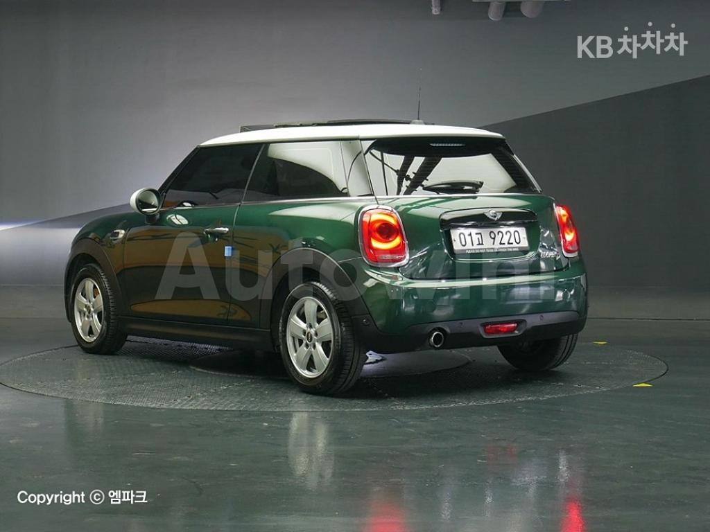 WMWXN3100J3C12994 2018 MINI COOPER 3DOORS D 1.5 미드트림-2
